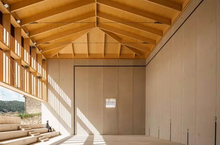 Frontón Maeztu w Aguilar de Codés projektu VERNE Arquitectura + Alejandro Maortua