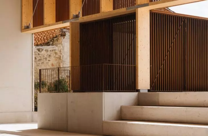 Frontón Maeztu w Aguilar de Codés projektu VERNE Arquitectura + Alejandro Maortua
