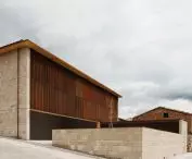 Frontón Maeztu w Aguilar de Codés projektu VERNE Arquitectura + Alejandro Maortua