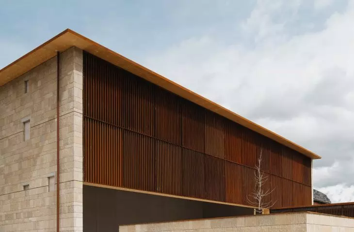 Frontón Maeztu w Aguilar de Codés projektu VERNE Arquitectura + Alejandro Maortua