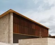 Frontón Maeztu w Aguilar de Codés projektu VERNE Arquitectura + Alejandro Maortua