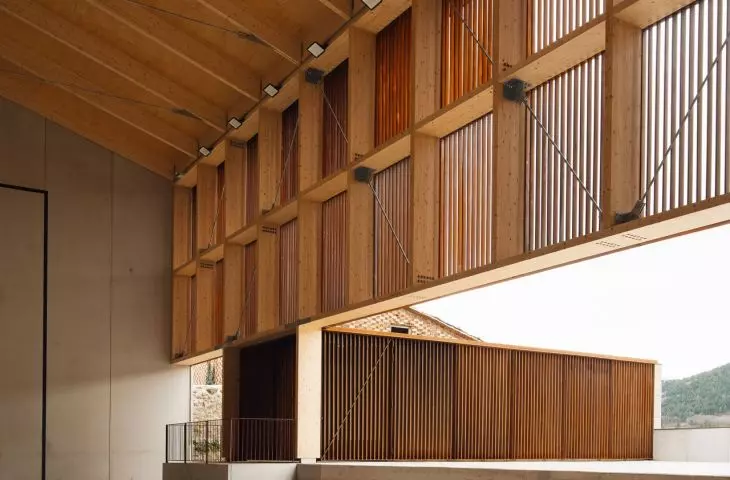 Frontón Maeztu w Aguilar de Codés projektu VERNE Arquitectura + Alejandro Maortua
