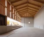 Frontón Maeztu w Aguilar de Codés projektu VERNE Arquitectura + Alejandro Maortua