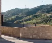 The Maeztu Frontón in Aguilar de Codés, designed by VERNE Arquitectura + Alejandro Maortua