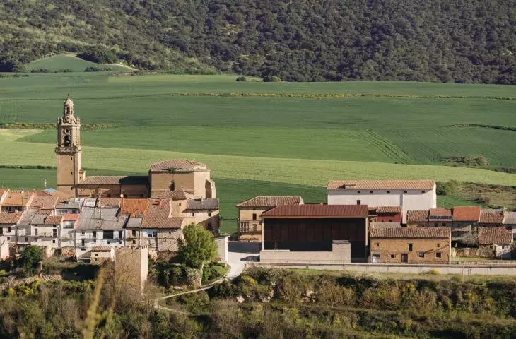 The Maeztu Frontón in Aguilar de Codés, designed by VERNE Arquitectura + Alejandro Maortua