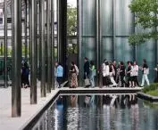 Suzhou Museum of Contemporary Art nad jeziorem Jinji projektu BIG
