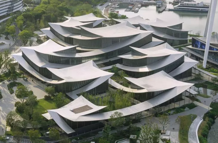 Suzhou Museum of Contemporary Art nad jeziorem Jinji projektu BIG