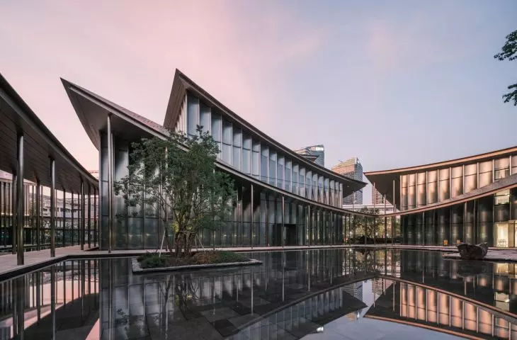 Suzhou Museum of Contemporary Art nad jeziorem Jinji projektu BIG