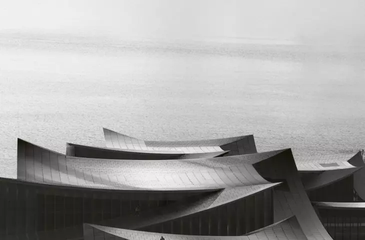 Suzhou Museum of Contemporary Art nad jeziorem Jinji projektu BIG