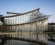 Suzhou Museum of Contemporary Art nad jeziorem Jinji projektu BIG
