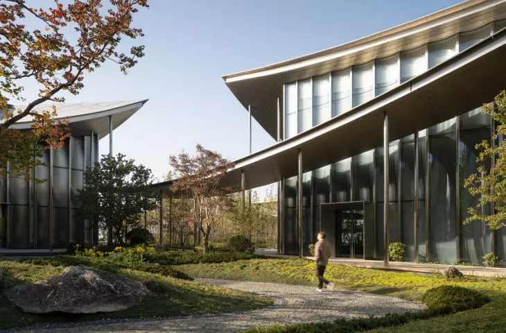 Suzhou Museum of Contemporary Art nad jeziorem Jinji projektu BIG
