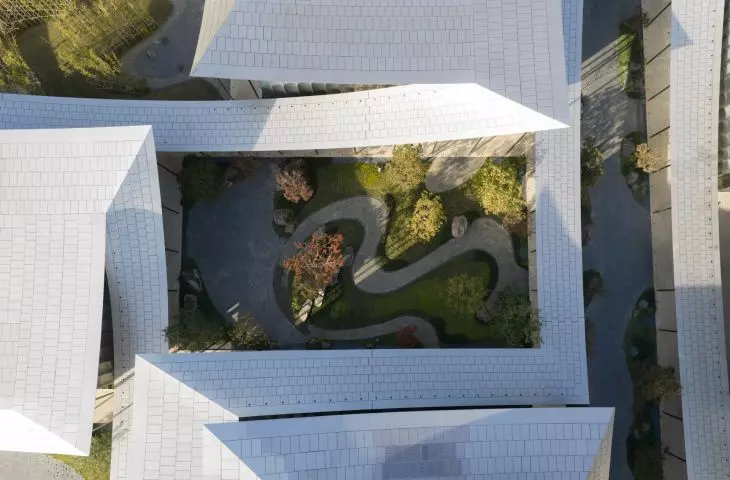 Suzhou Museum of Contemporary Art nad jeziorem Jinji projektu BIG