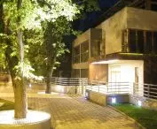 Willa Emaus, nocna iluminacja