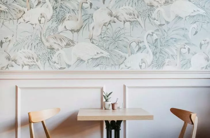 Delicate wallpaper in flamingos