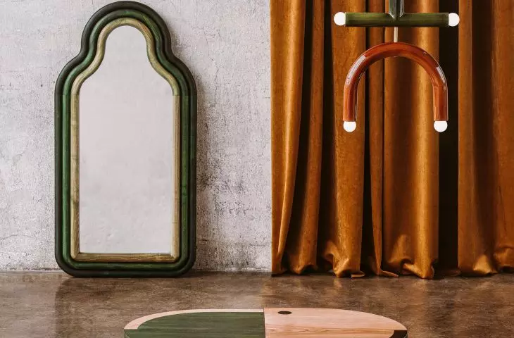 Lustro, lampa i stolik z kolekcji TRN