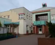 A postmodern school on Oławska Street designed by Jerzy Grochulski's team