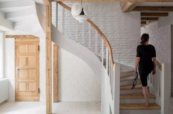 Stairs to the 1st floor