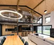 modular siaka of pillars and concrete ceiling allowed for reconstruction and relatively free arrangement of the facility