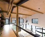 widok na wysoki salon