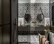 Black and white bathroom 