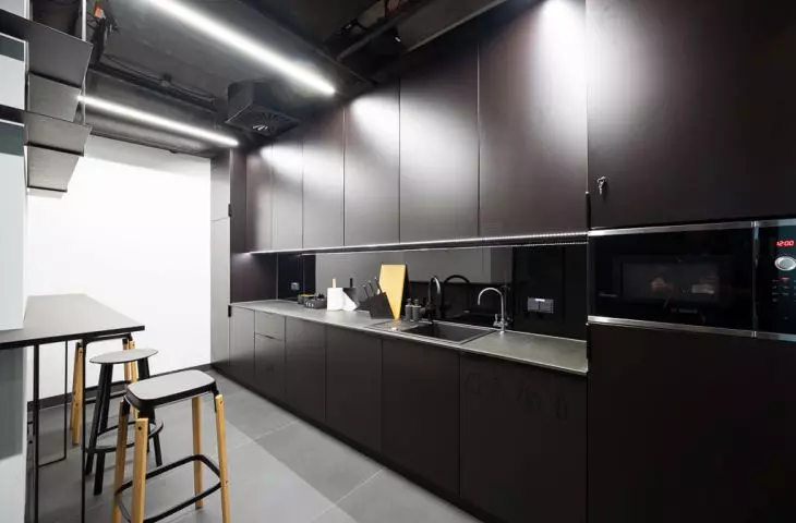 Black kitchen