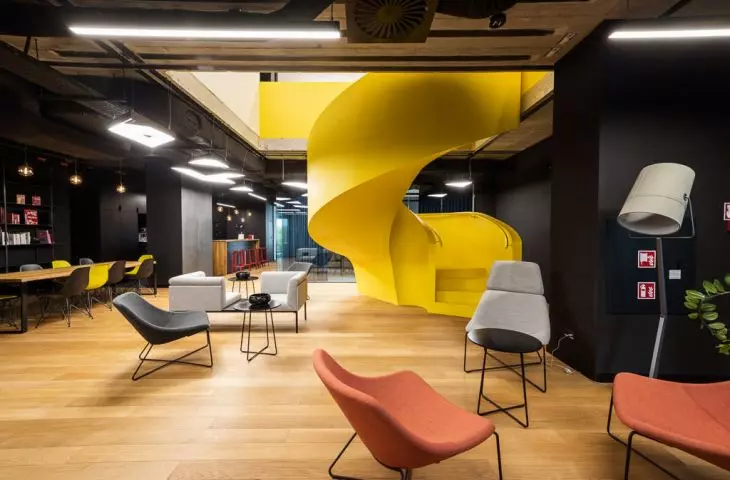 Spiral staircase on the next level
