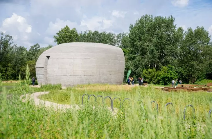 Pavilion resembles a glacial boulder