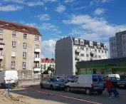 Spatially degraded edge of the renovated Lazarski Square