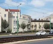 Addition to the development of Srodka from the side of Wyszyńskiego Street (first building from the left, designed by Waldemar Szeszuła).