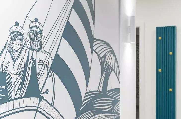 W klinice grafiki Marty Płusy znajdują się również w korytarzu