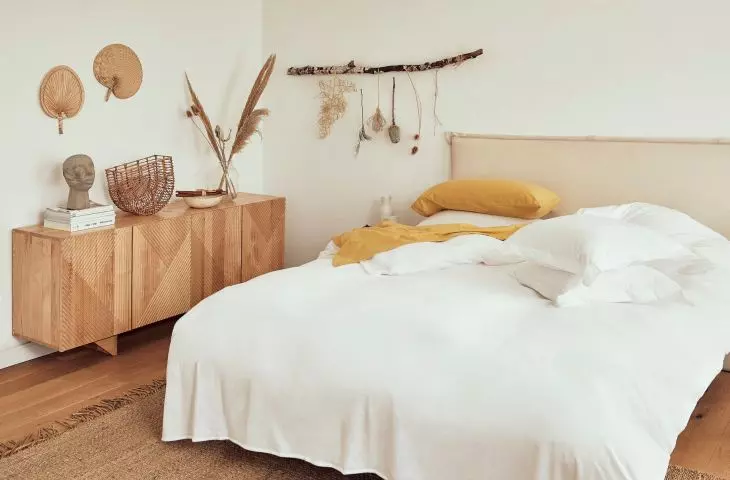 Subtle accessories for the bedroom
