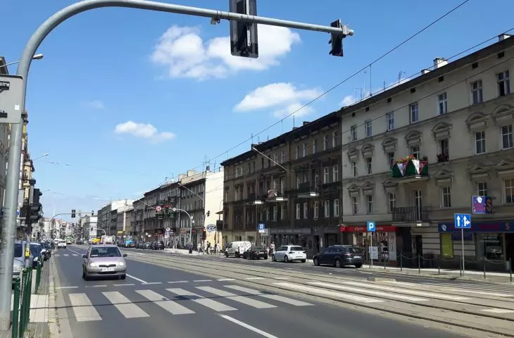 Glogowska Street - treeless, noisy, subordinated mainly to cars