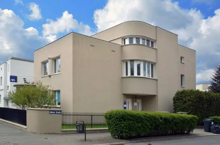 Jeden z domów-okrętów 