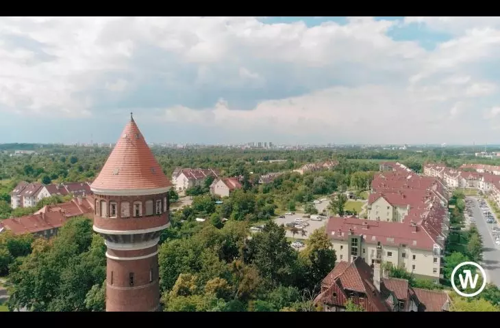 A frame from the first episode of the series 
