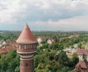 A frame from the first episode of the series 