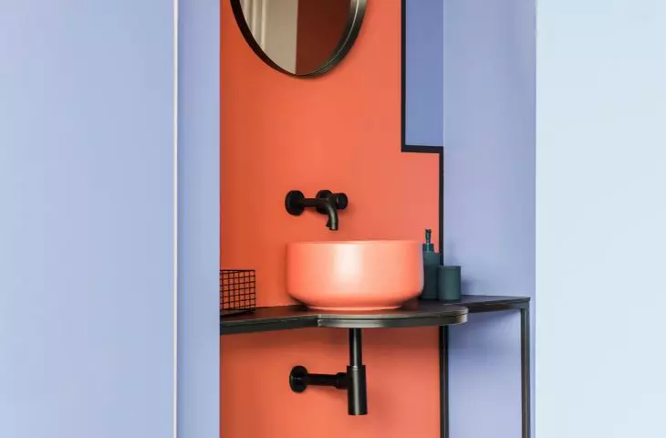 Colorful bathroom 