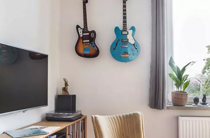 The owner of the apartment had many items he wanted to fill the interior with