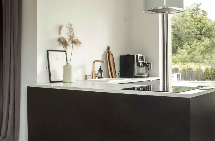 Black and white kitchen