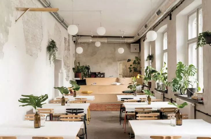Wnętrze bistro w dawnej Królewskiej Fabryce Karabinów w Gdańsku