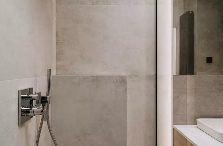 Minimalistyczny prysznic