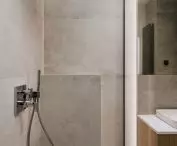 Minimalistyczny prysznic