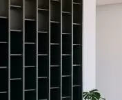  Drewniana szafka w salonie