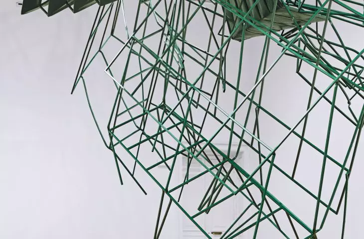 „Targowisko”, 2013, malowana stal, widok wystawy, Zachęta — Narodowa Galeria Sztuki, Warszawa, 2020