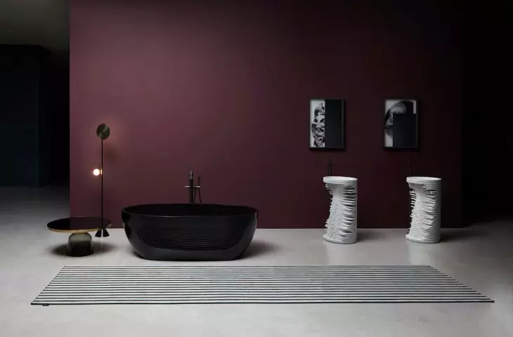 Bathtub in the arrangement