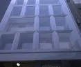 Hotel W10, jasna elewacja z dużymi przeszkleniami