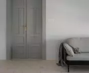 The door was covered with a color kept in the color tone of the whole interior