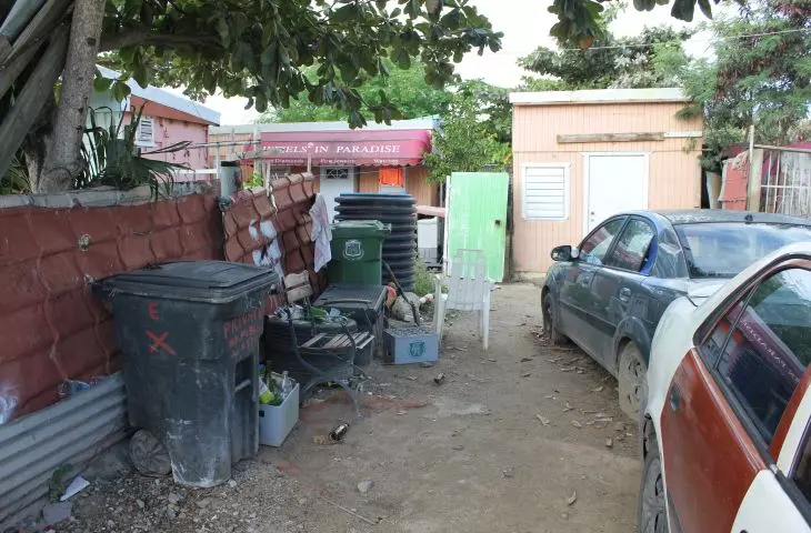 Sint Maarten — mieszkania na wysypisku na śmieci 