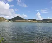 Sint Maarten — wysypisko śmieci na jeziorze