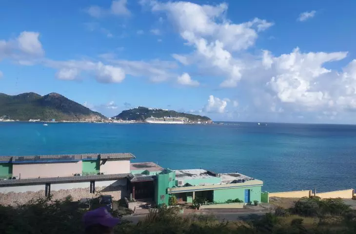 Sint Maarten — zniszczenia wyspy i statki turystyczne