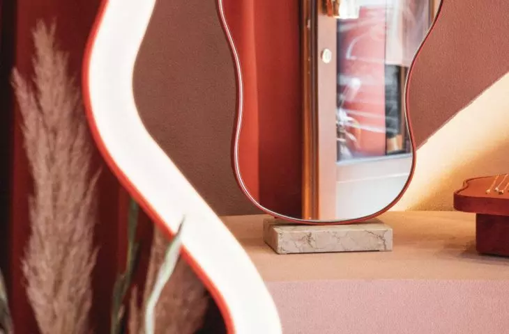 A miniature version of the mirror